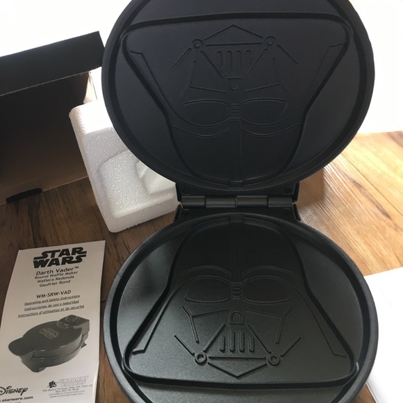 NWT Uncanny Star Wars Darth Vader Waffle Maker - Picture 7 of 7